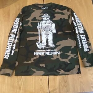 Teddy Fresh X Smokey the Bear Collaboration Longsleeve Shirt Camo Sz S‎ Limited